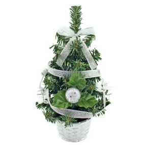 Weihnachtsbaum mit Silber mit einem 20 cm Band verziert